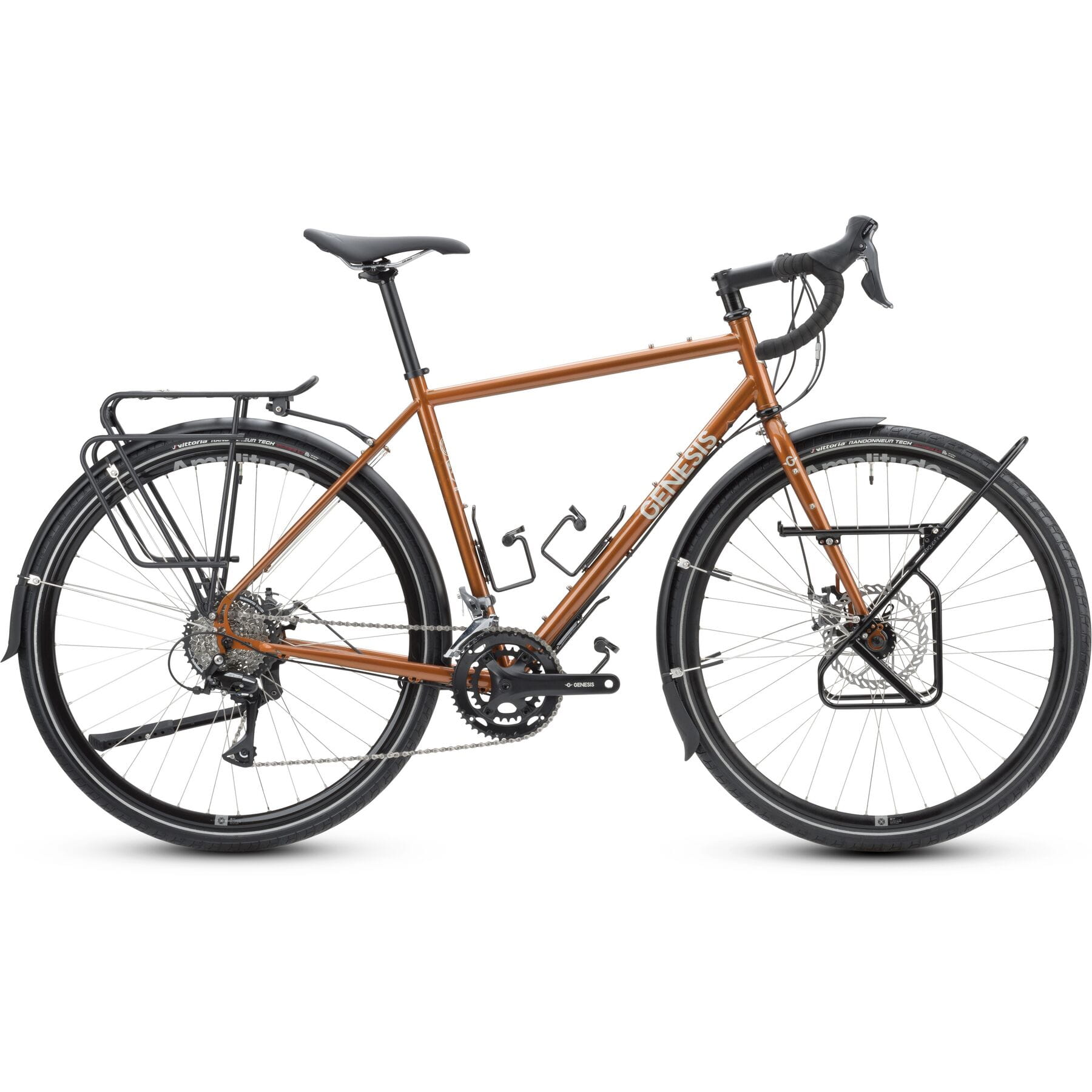 Velo de voyage Genesis equipe pour la location a Marseille - sacoches, porte-bagages, freins a disque